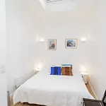 Nice And Comfortable Nest Near The Eiffel Tower