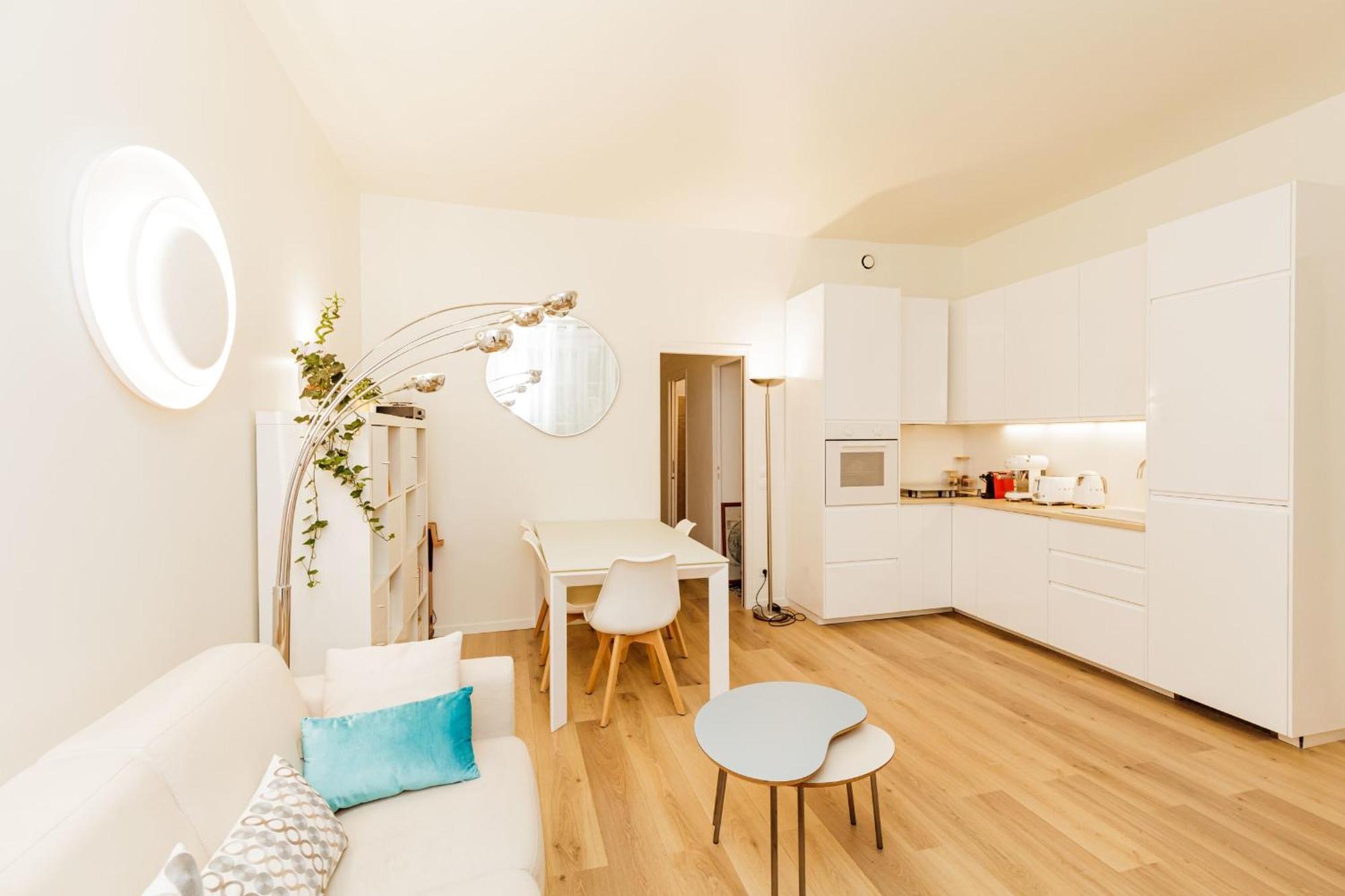 And Comfortable Nest Near The Eiffel Tower
